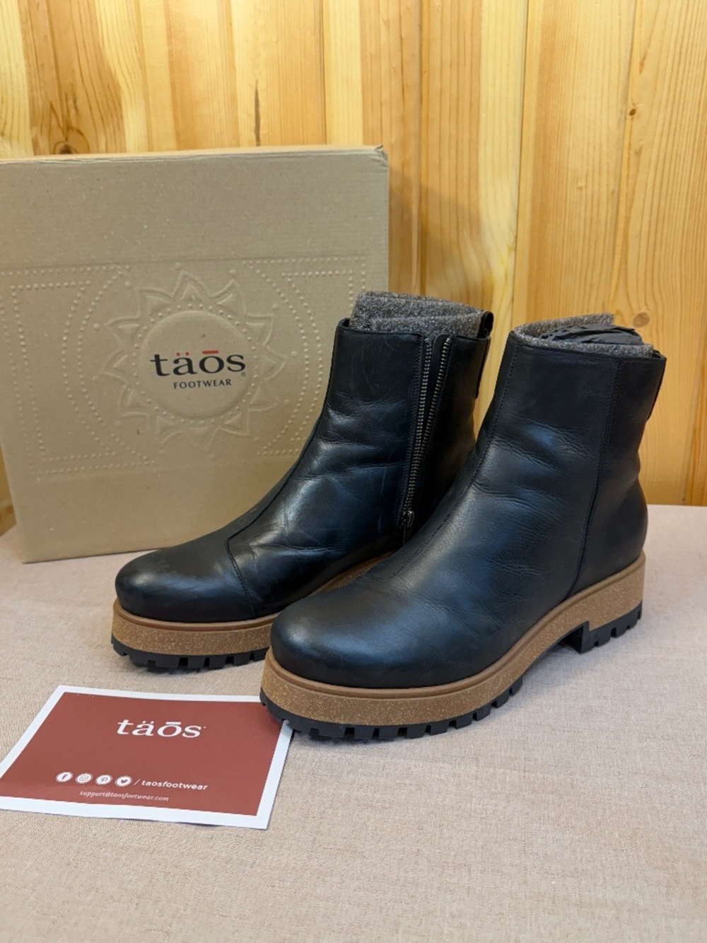 Like New Taos Downtown Boot  Womens US 10 EU 41